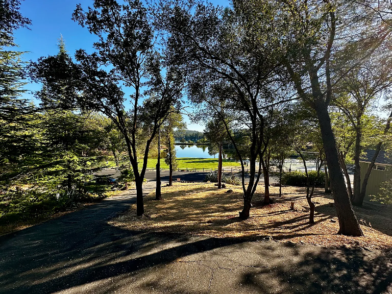 12012 Lakeshore N - Photo 2 of 20