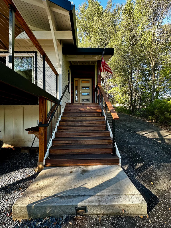 12012 Lakeshore N - Photo 3 of 20