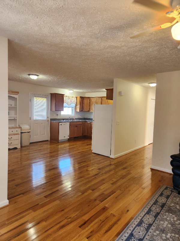 730 Harless St Ne - Photo 4 of 16