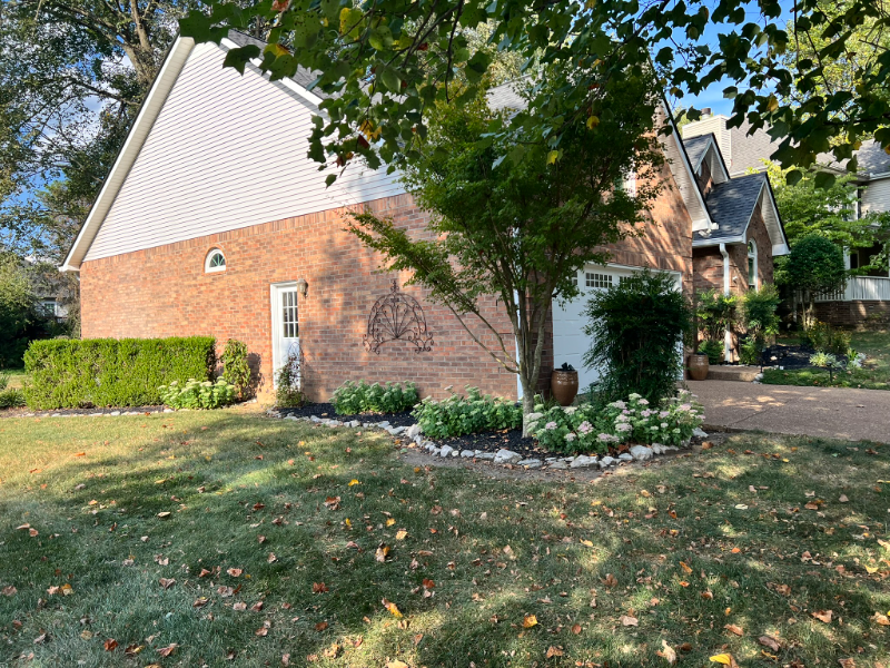 2686 Douglas Ln - Photo 7 of 40