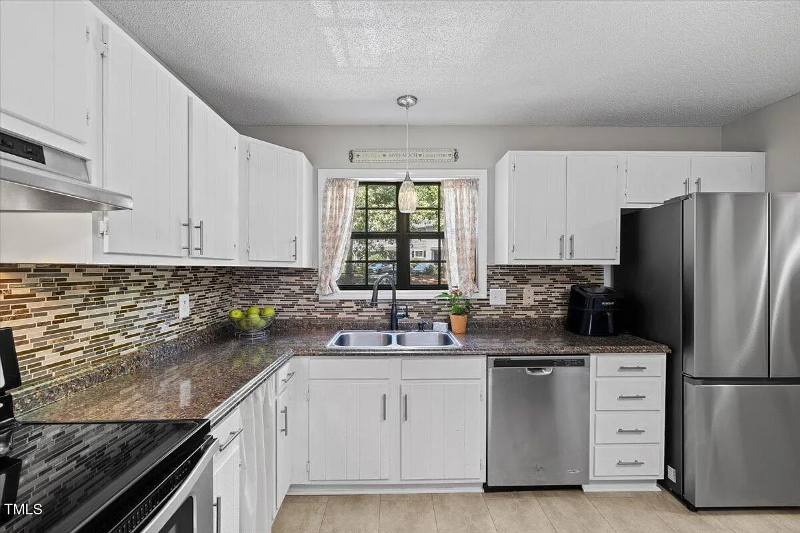 18 Willow Bridge Dr - Photo 2 of 14