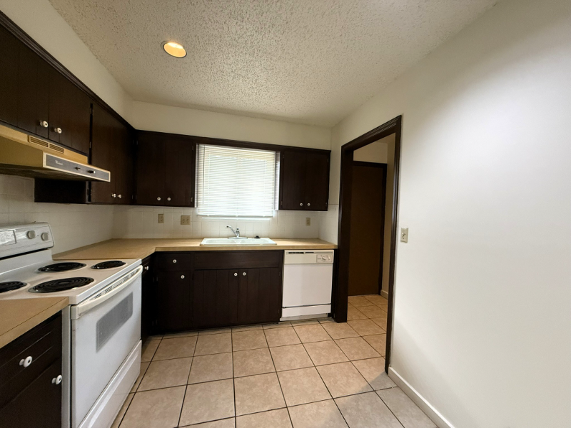 1330 N Perry Ave #3 - Photo 2 of 11