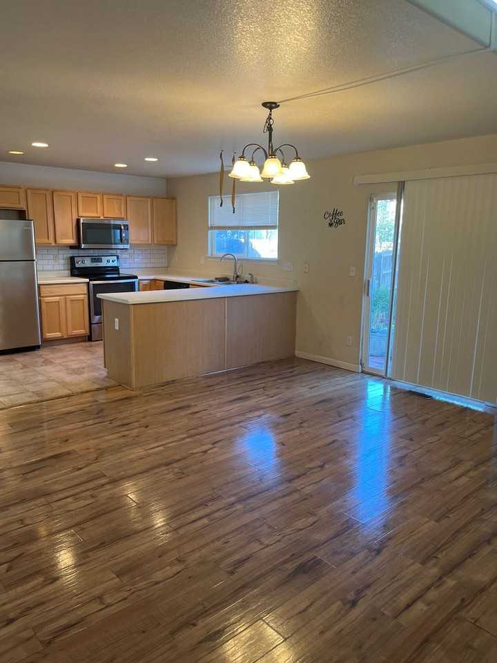 1119 Mockingbird St - Photo 3 of 4