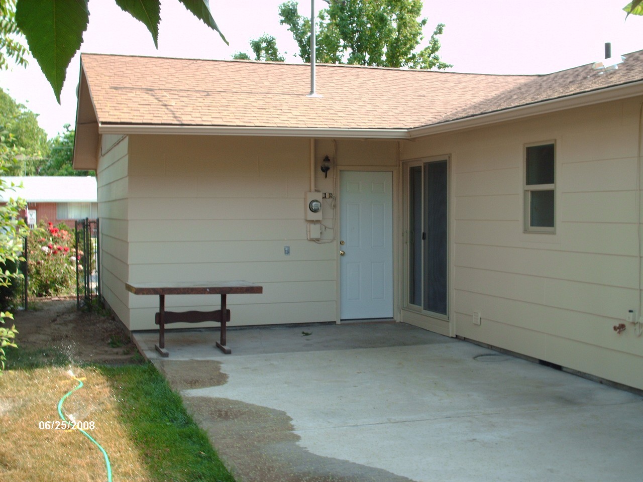 860 E Commercial St #NA - Photo 2 of 4