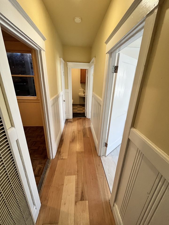 154 10th St #3 - Photo 2 of 9