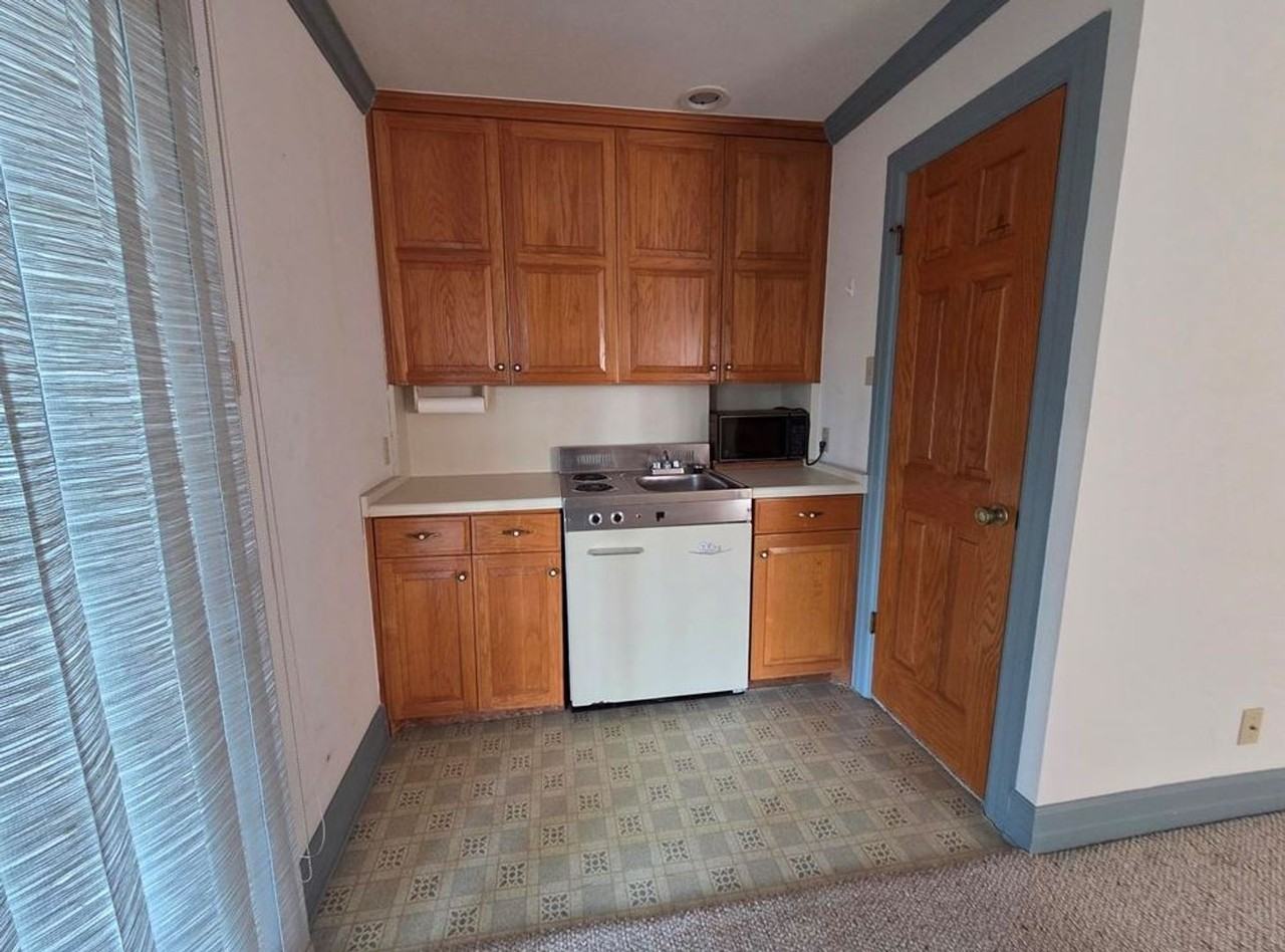 2212 Rock Creek Dr - Photo 7 of 33