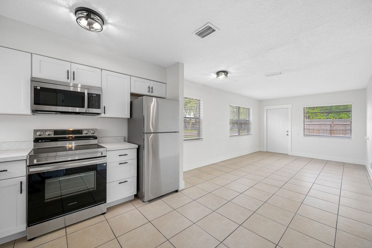 Villas off 4th - Photo 3 of 7