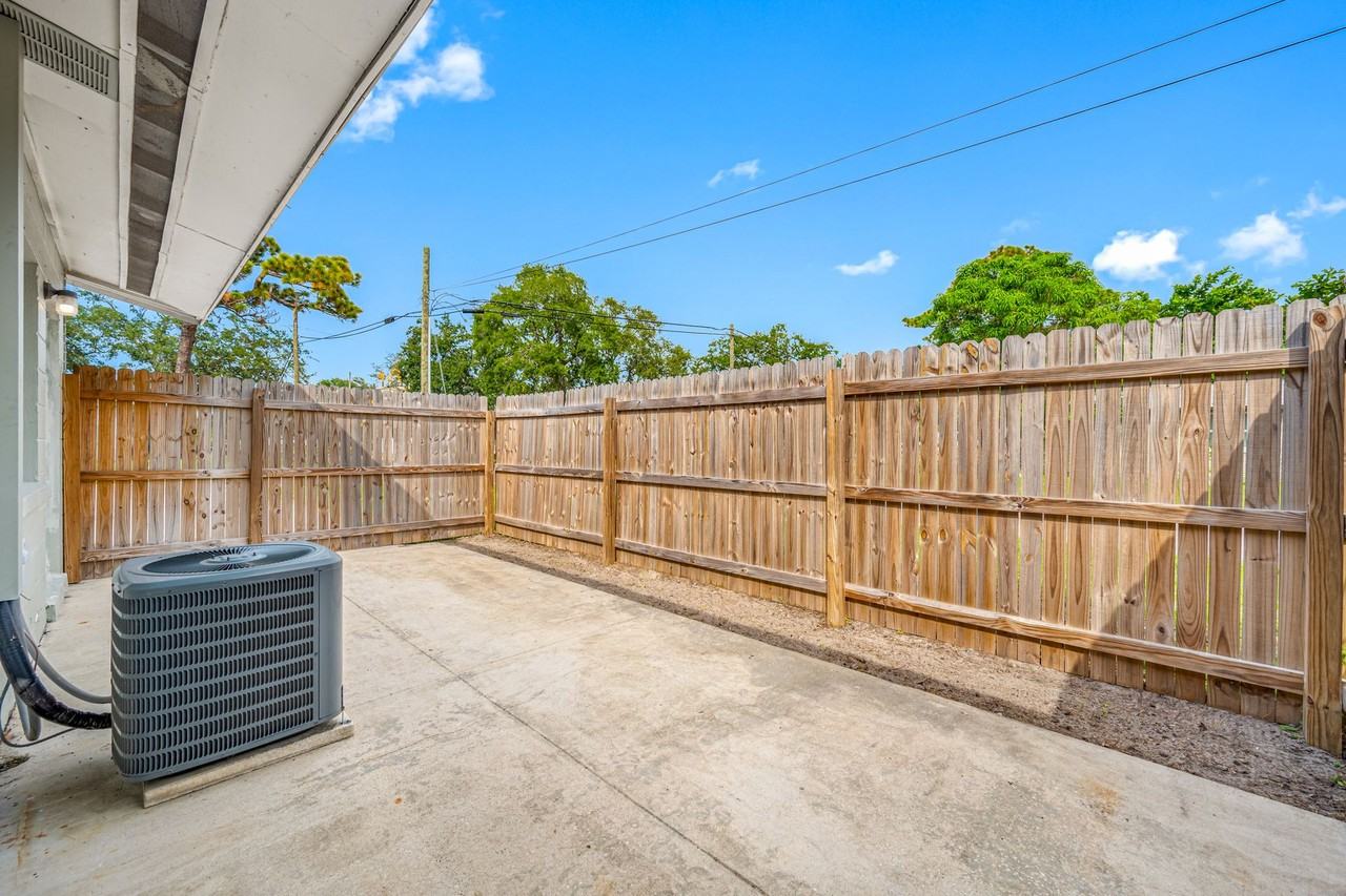 Villas off 4th - Photo 5 of 7