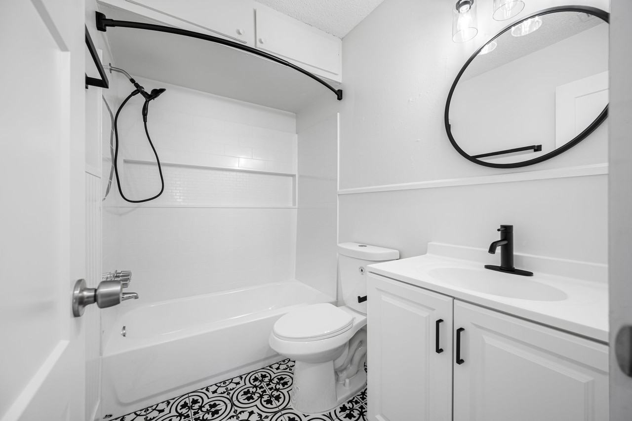 Villas off 4th - Photo 6 of 7