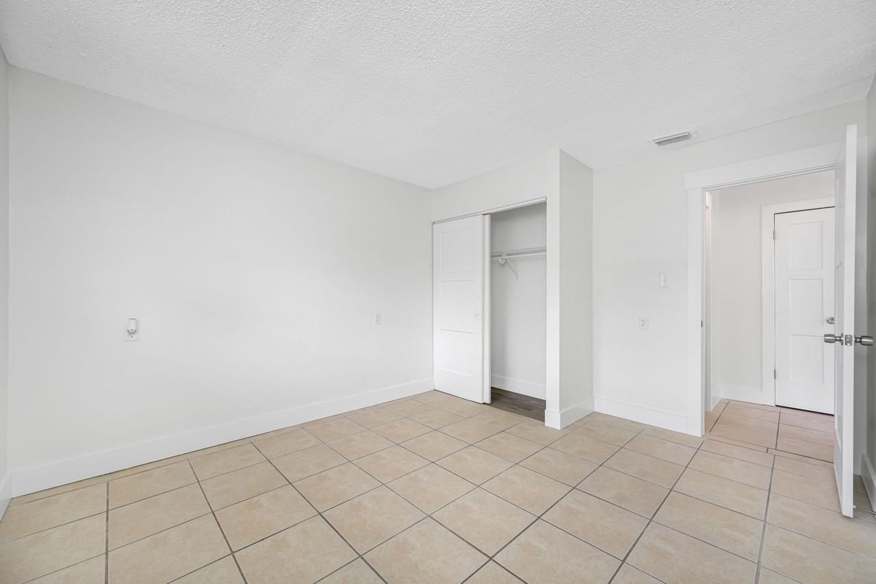 Villas off 4th - Photo 7 of 7