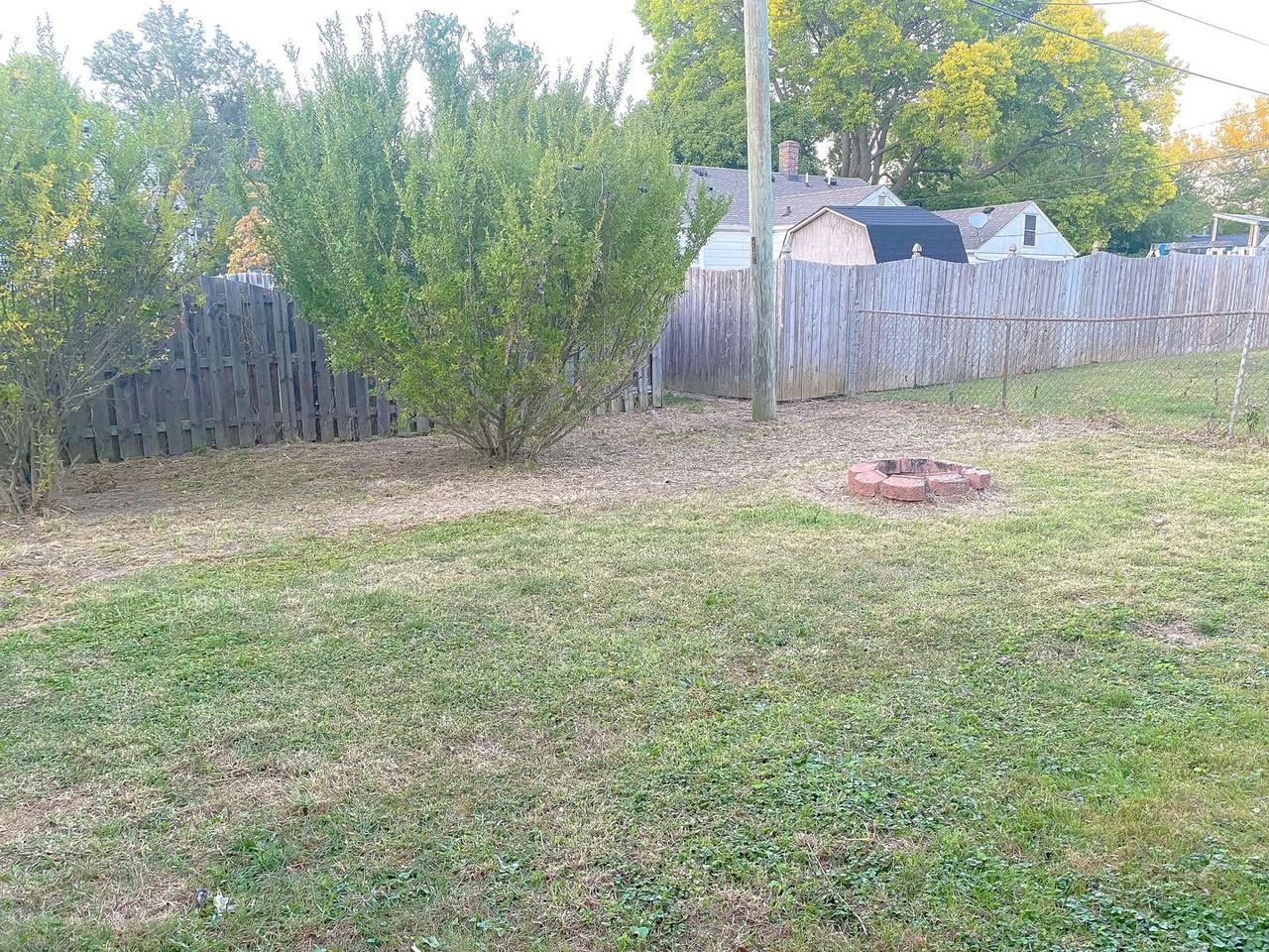 1514 W Walnut St - Photo 2 of 13