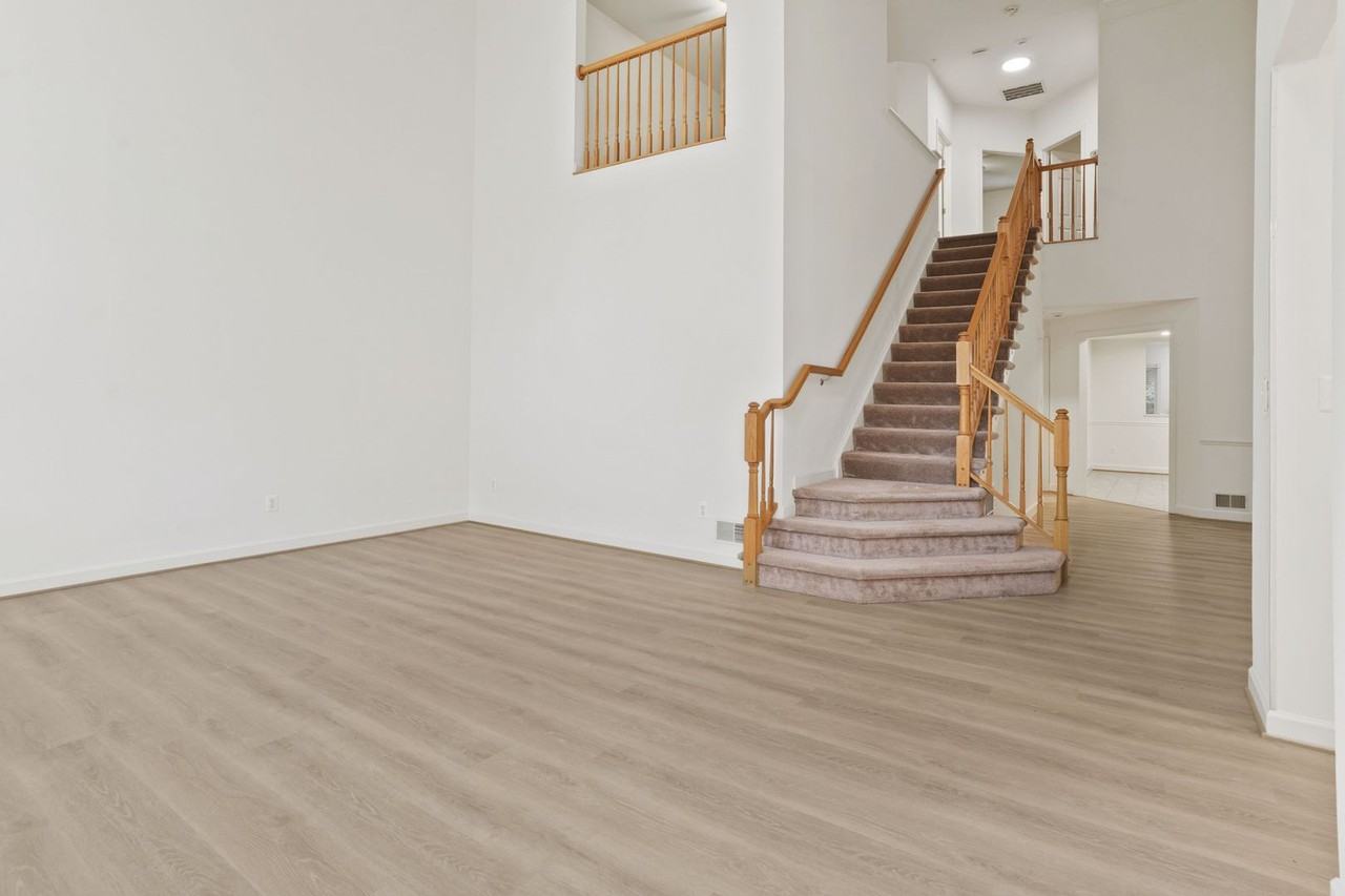 338 Colony Point Pl - Photo 2 of 29