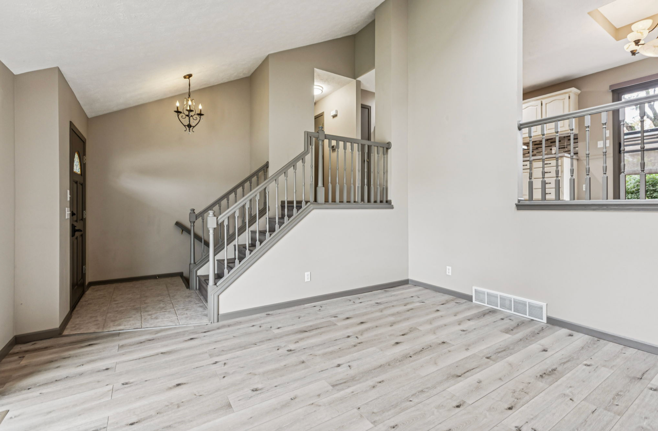 16956 Woolworth Cir - Photo 3 of 19