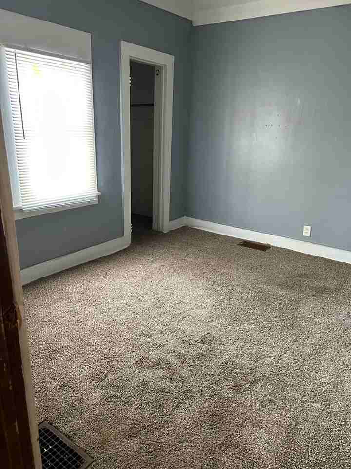 816 S Pasfield St - Photo 2 of 6