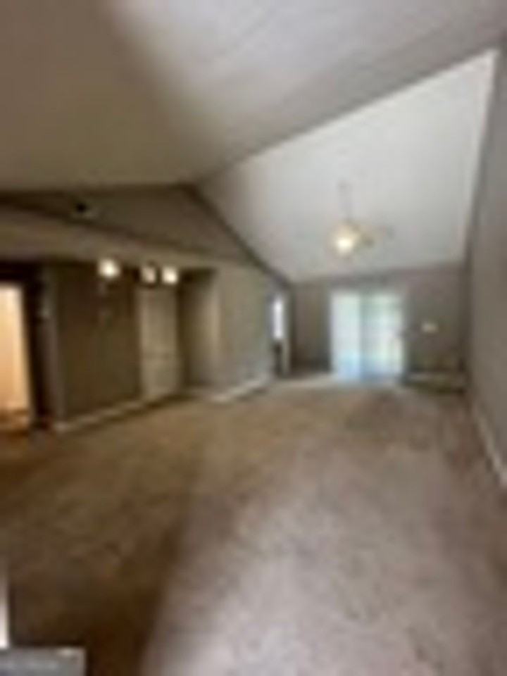 409 Baltic Ct - Photo 3 of 22