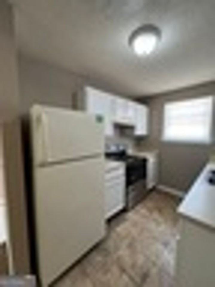 409 Baltic Ct - Photo 7 of 22