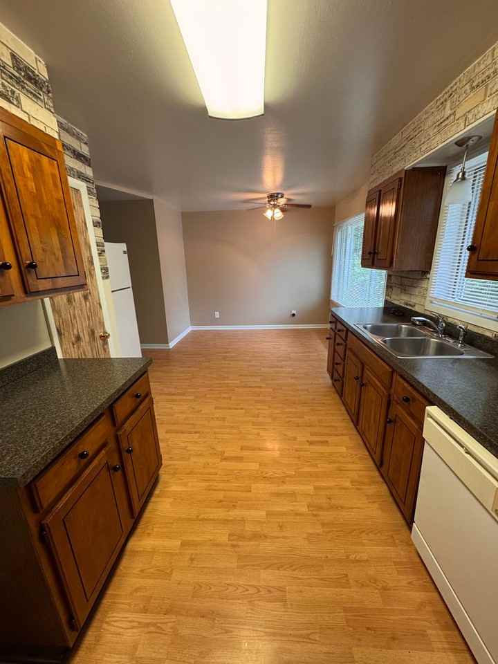 3908 Staatz Dr - Photo 5 of 18