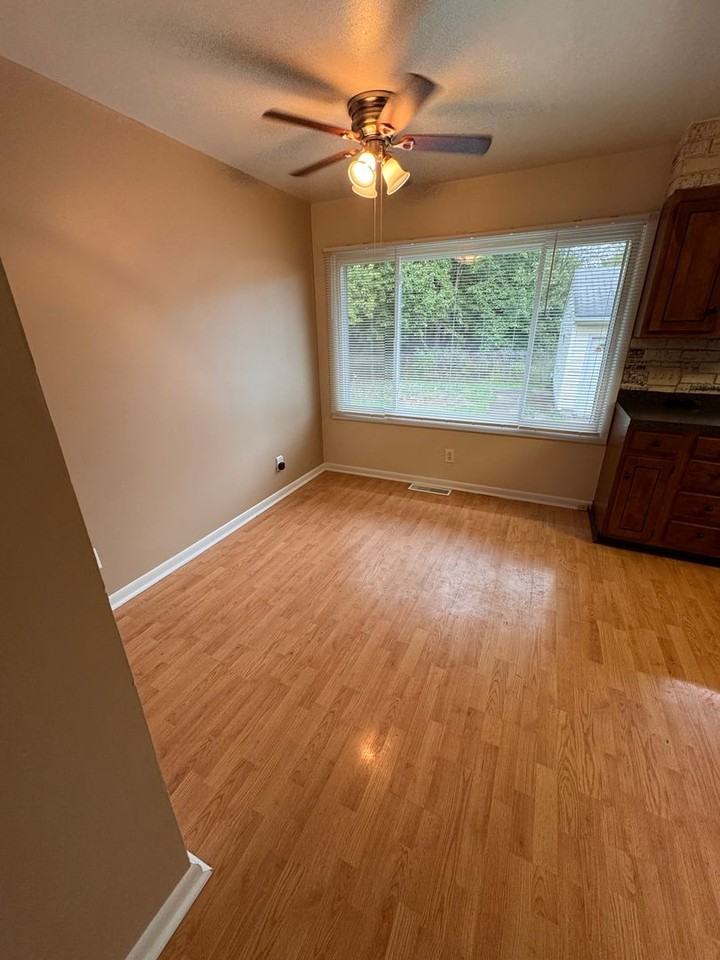 3908 Staatz Dr - Photo 7 of 18