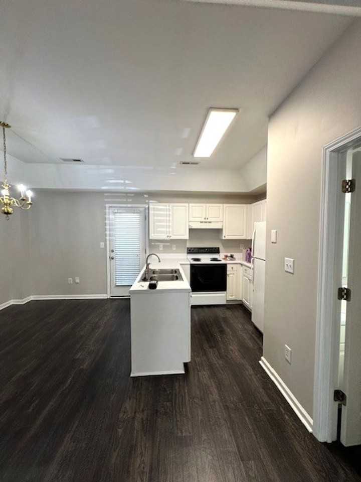 39 Huntress Dr - Photo 2 of 11