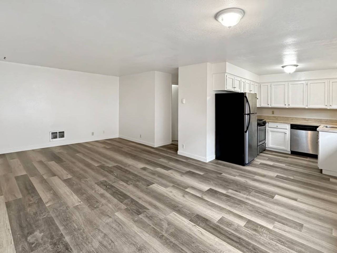 3454 Chiefs Ct Ne - Photo 3 of 9