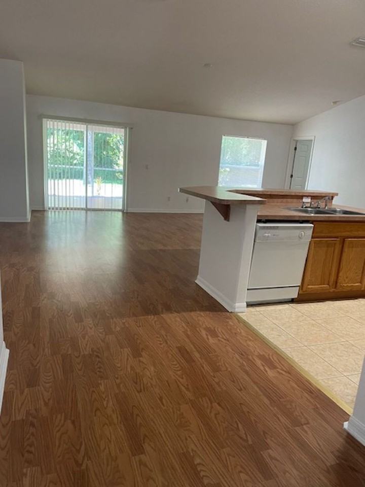 51 Fordham Ln - Photo 3 of 17