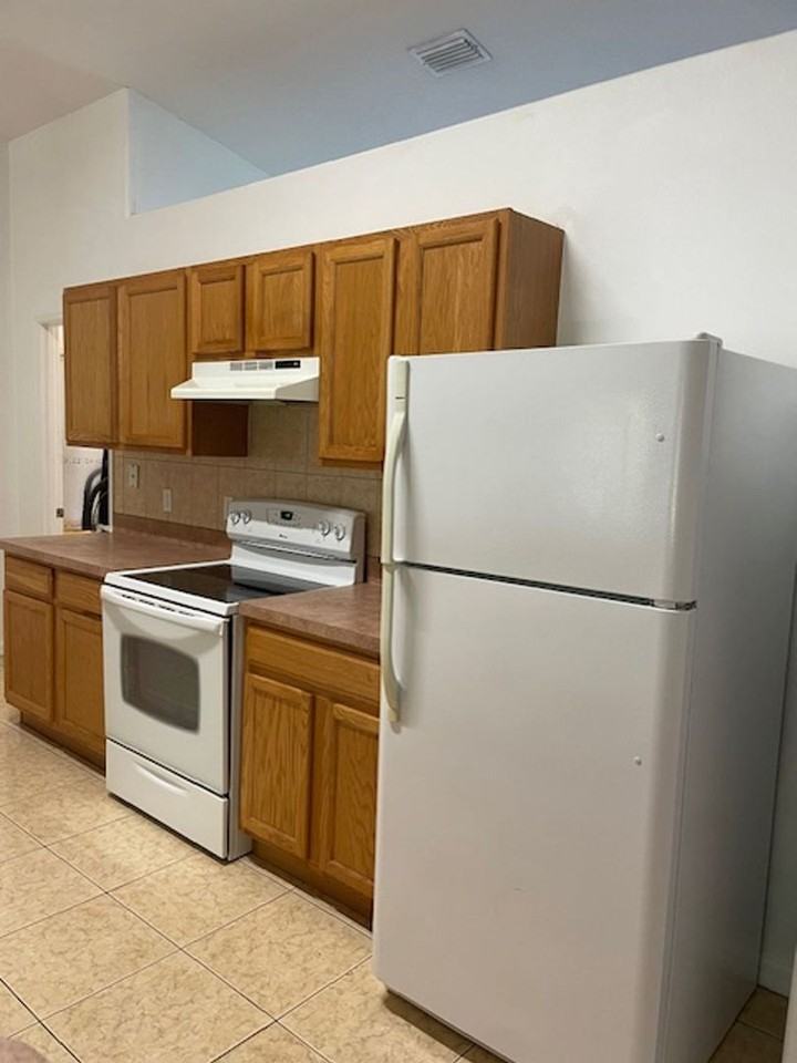 51 Fordham Ln - Photo 4 of 17