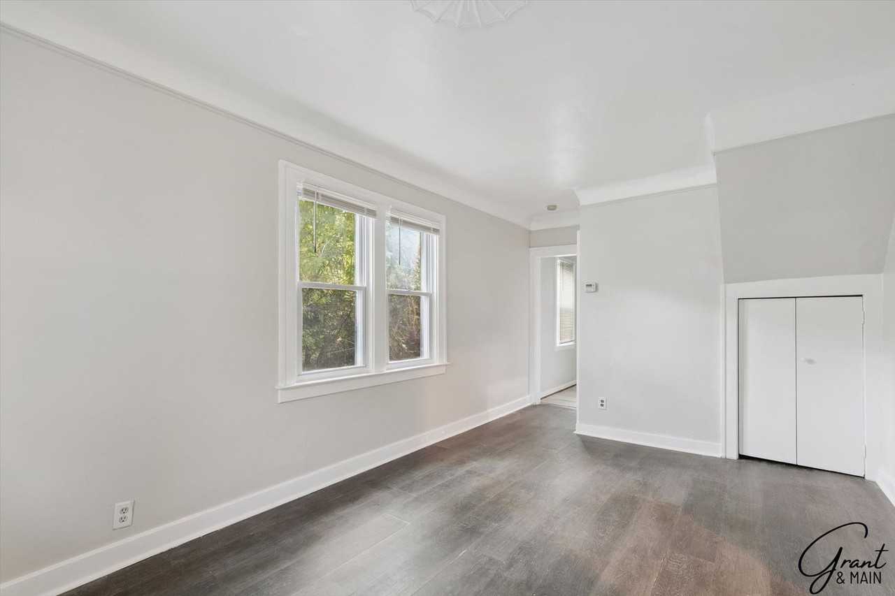 4082 Hereford St - Photo 5 of 28