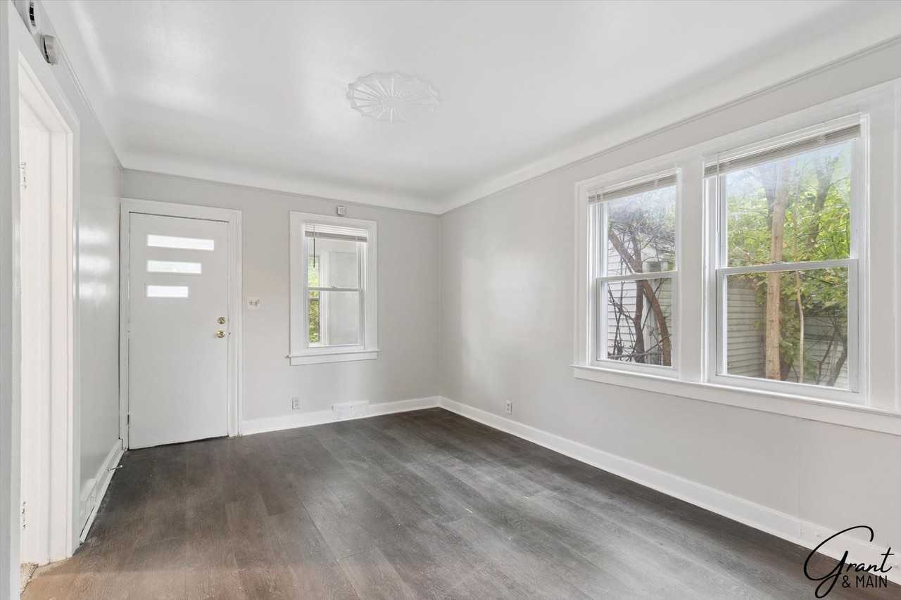 4082 Hereford St - Photo 6 of 28