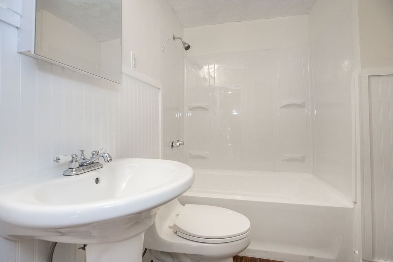21180 Westport Ave - Photo 4 of 35