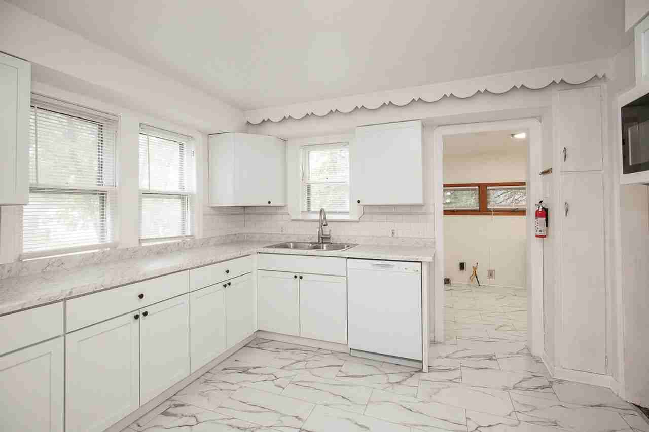 21180 Westport Ave - Photo 5 of 35