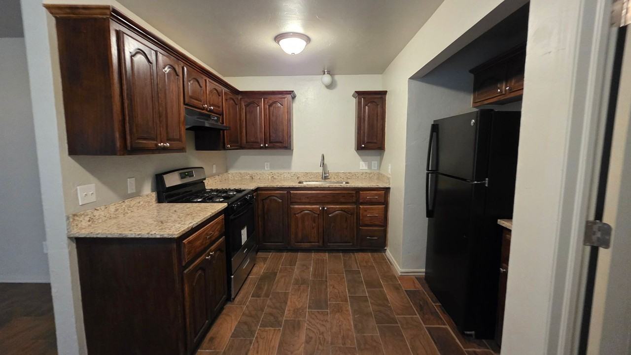 3240 Sw 51st St - Photo 3 of 11