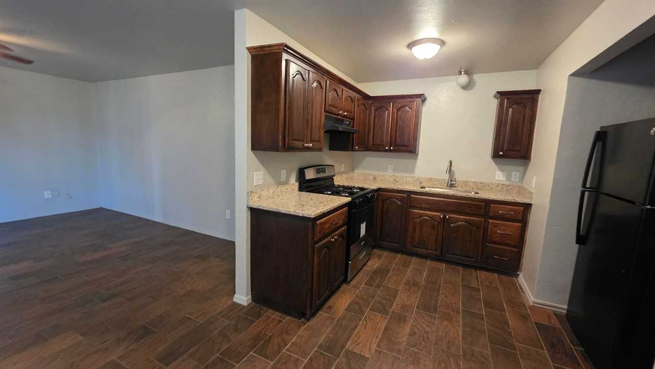 3240 Sw 51st St - Photo 4 of 11