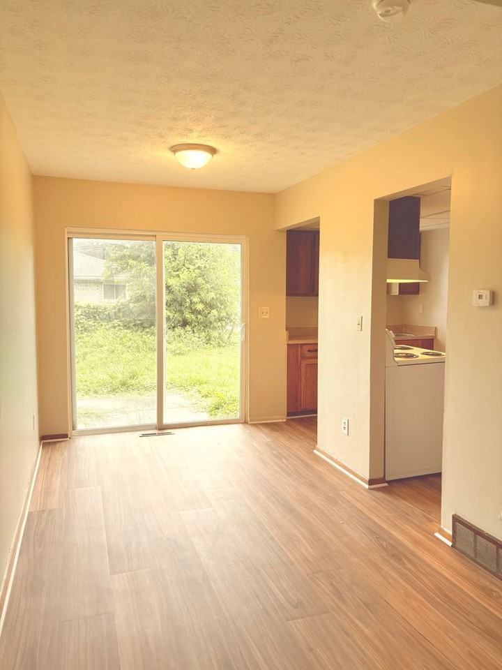 480 Melissa Ct - Photo 3 of 7