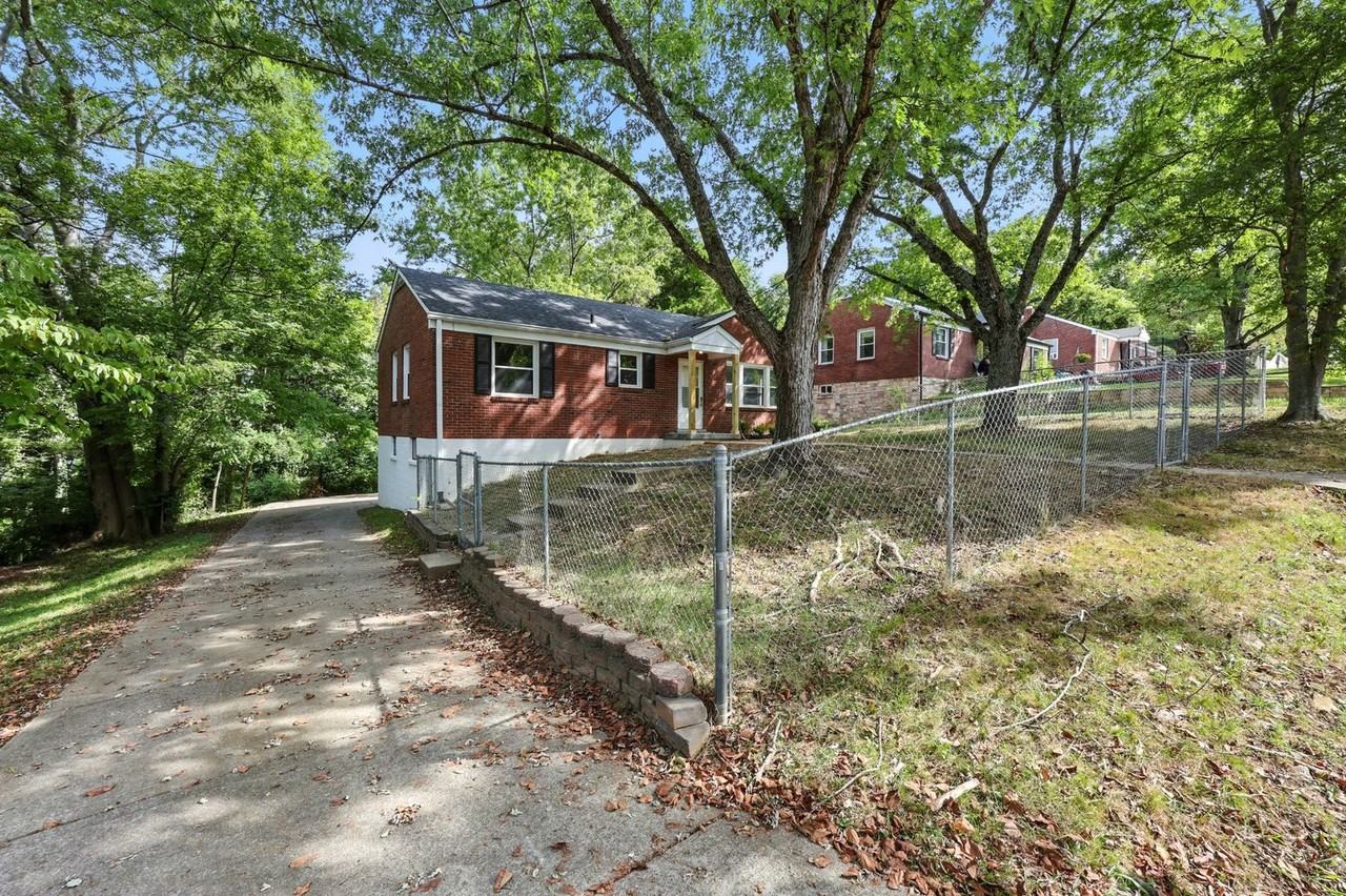 1014 Buck Drive - Photo 3 of 33