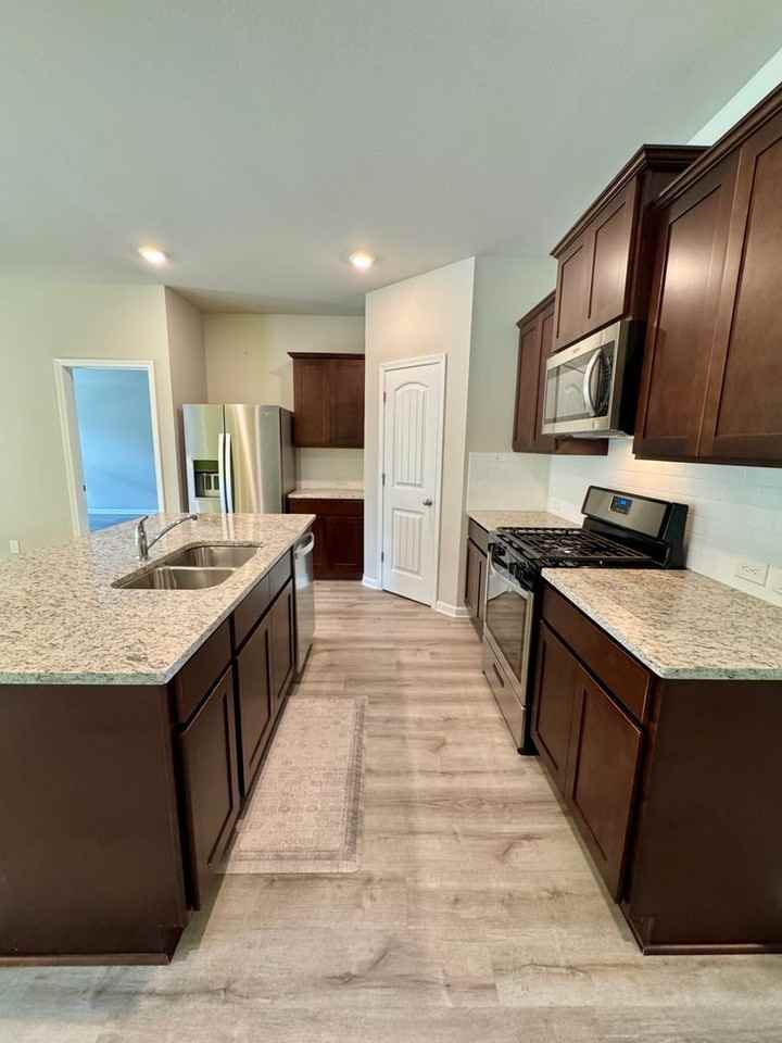 35502 Ramblewood Dr - Photo 2 of 20