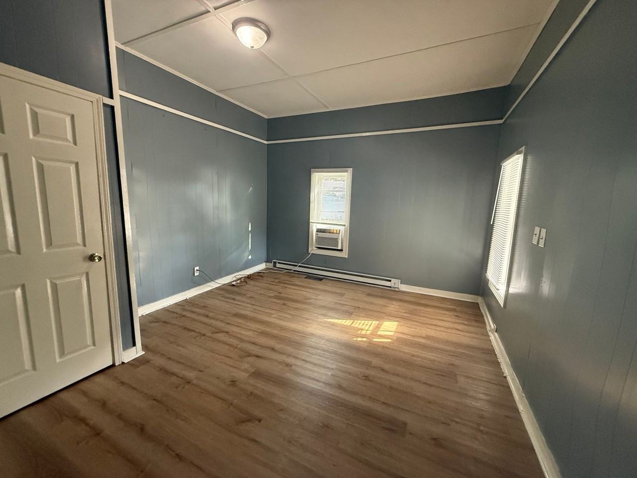 112 East St E - Photo 3 of 9