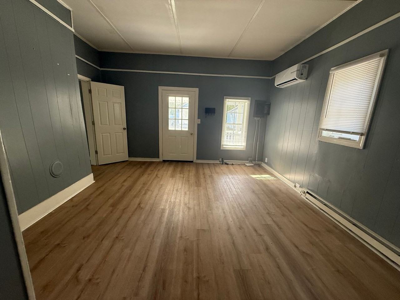 112 East St E - Photo 4 of 9