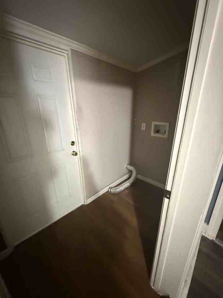 112 East St E - Photo 5 of 9