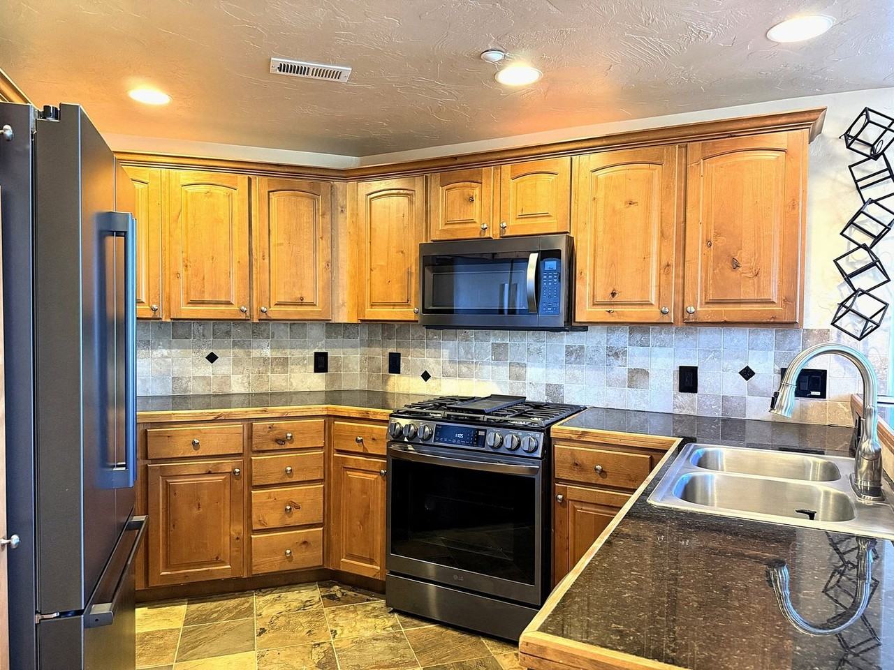 1526 Redstone Ave #D - Photo 2 of 14