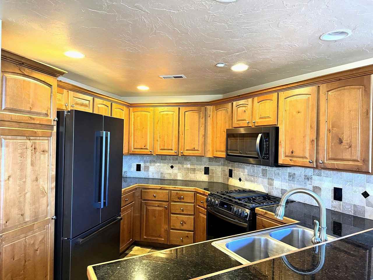 1526 Redstone Ave #D - Photo 3 of 14