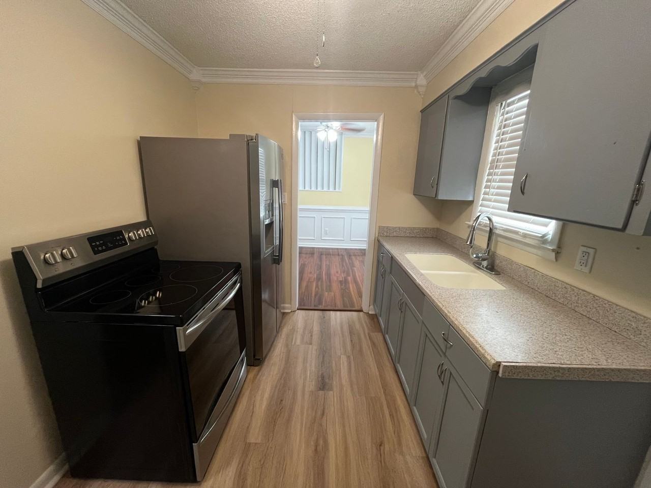 1320 E 35th St - Photo 2 of 9