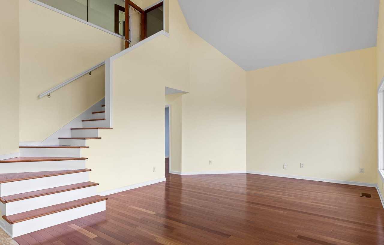 6497 Fairview Rd - Photo 4 of 17