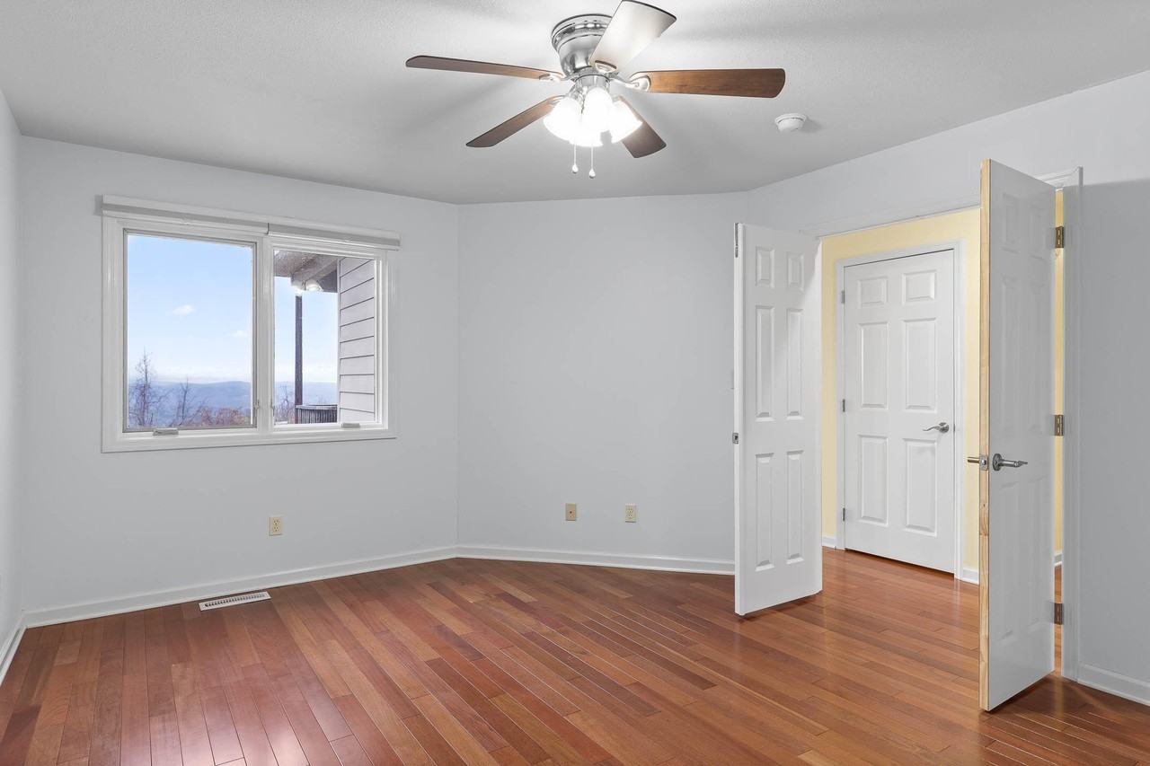 6497 Fairview Rd - Photo 6 of 17