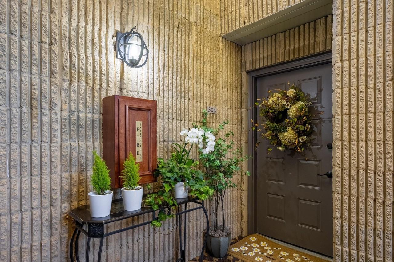 4312 Lakeshore Ln #304 - Photo 3 of 35