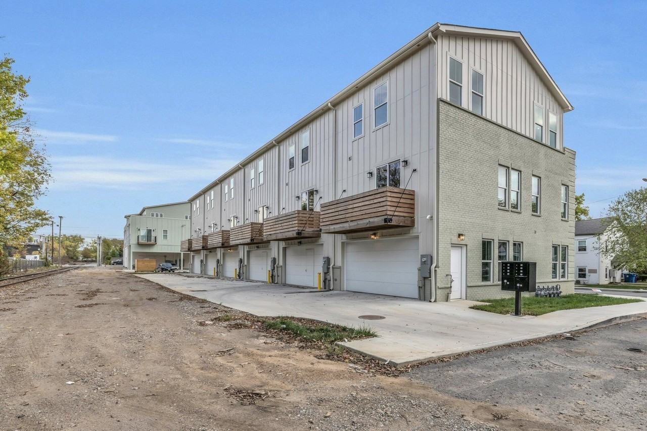 1617 Adams St - Photo 3 of 29