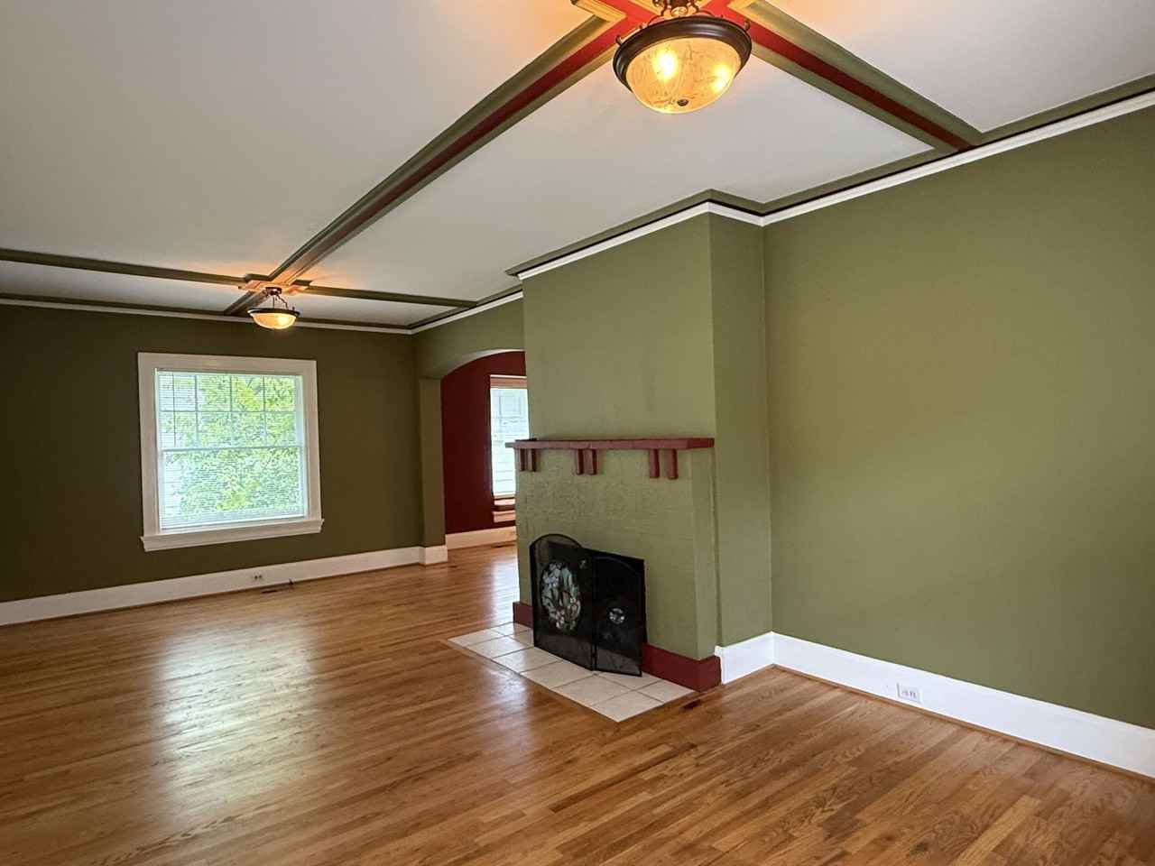 221 Morningside Dr - Photo 5 of 23