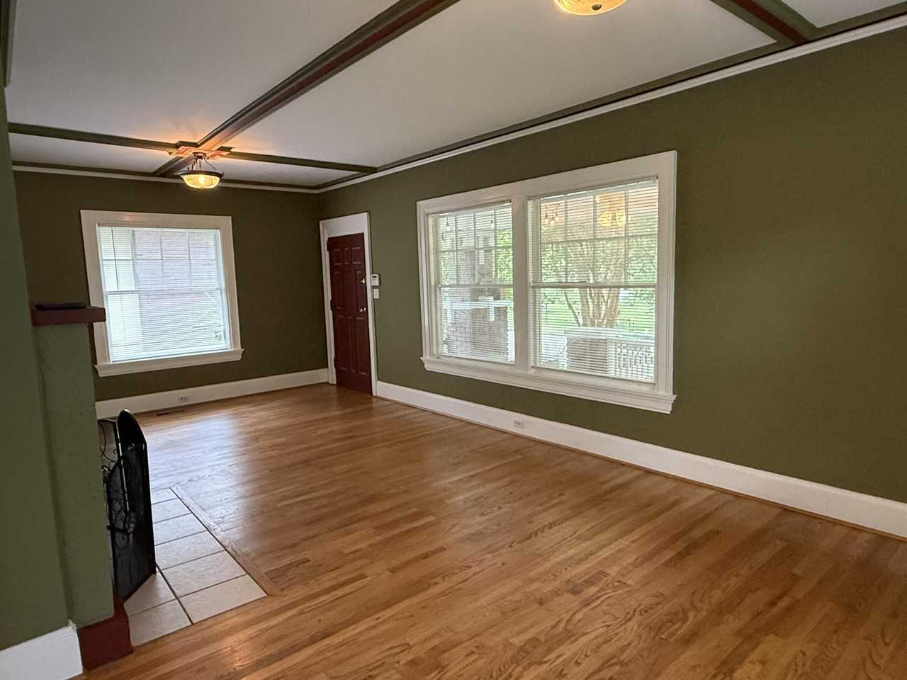 221 Morningside Dr - Photo 7 of 23