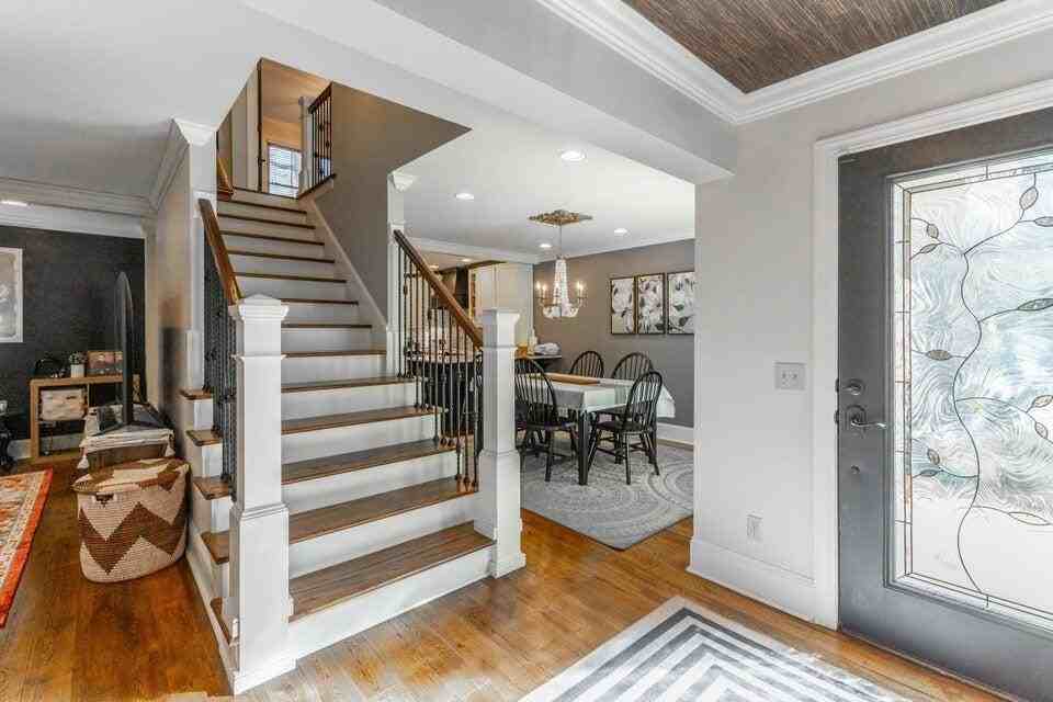 907 Avon Pl - Photo 4 of 23