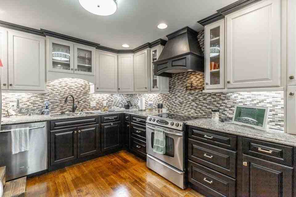 907 Avon Pl - Photo 6 of 23