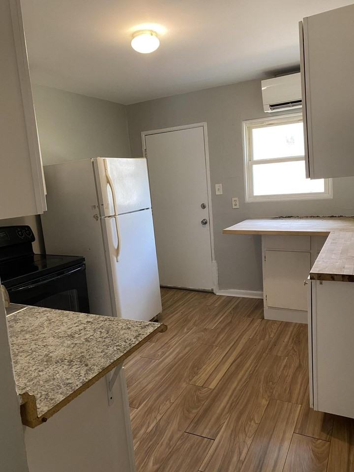 708 W 47th St #A - Photo 4 of 6